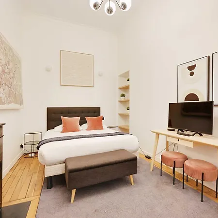 Beautiful -1br-4p- Tour Eiffel-invalides דירה פריז