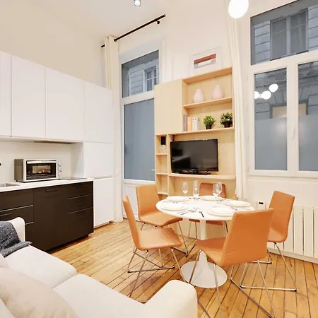 Beautiful -1br-4p- Tour Eiffel-invalides דירה *